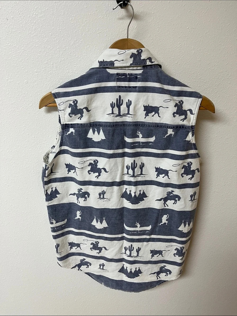 Quizz New York western Button Down Shirt -Blue & White, fits women’s size M - Picture 3 of 3